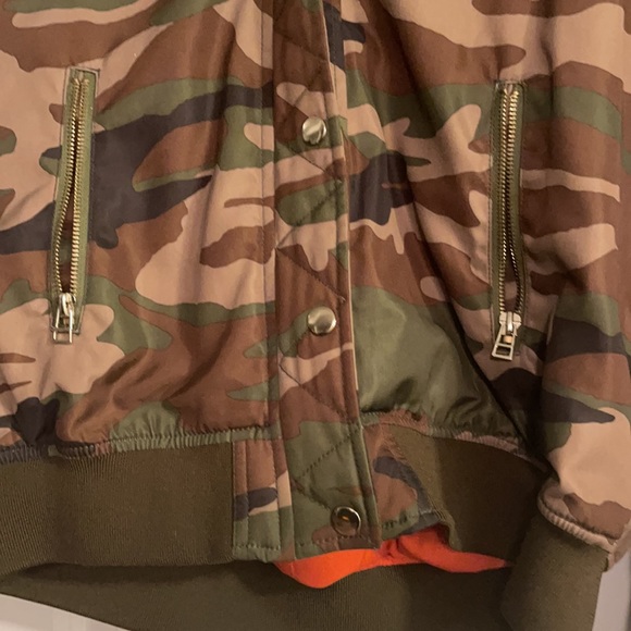 Forever 21 Camouflage lined bomber jacket large - Picture 3 of 5